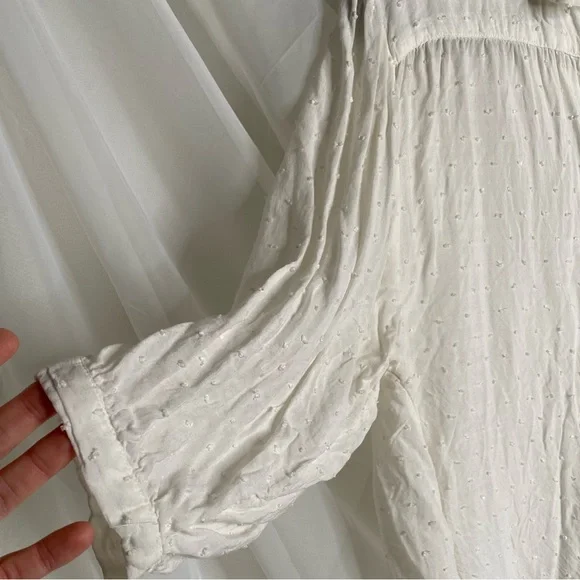 Free People Size XS Swiss Dot Textured White Button Down Front Tie Top - Picture 7 of 9